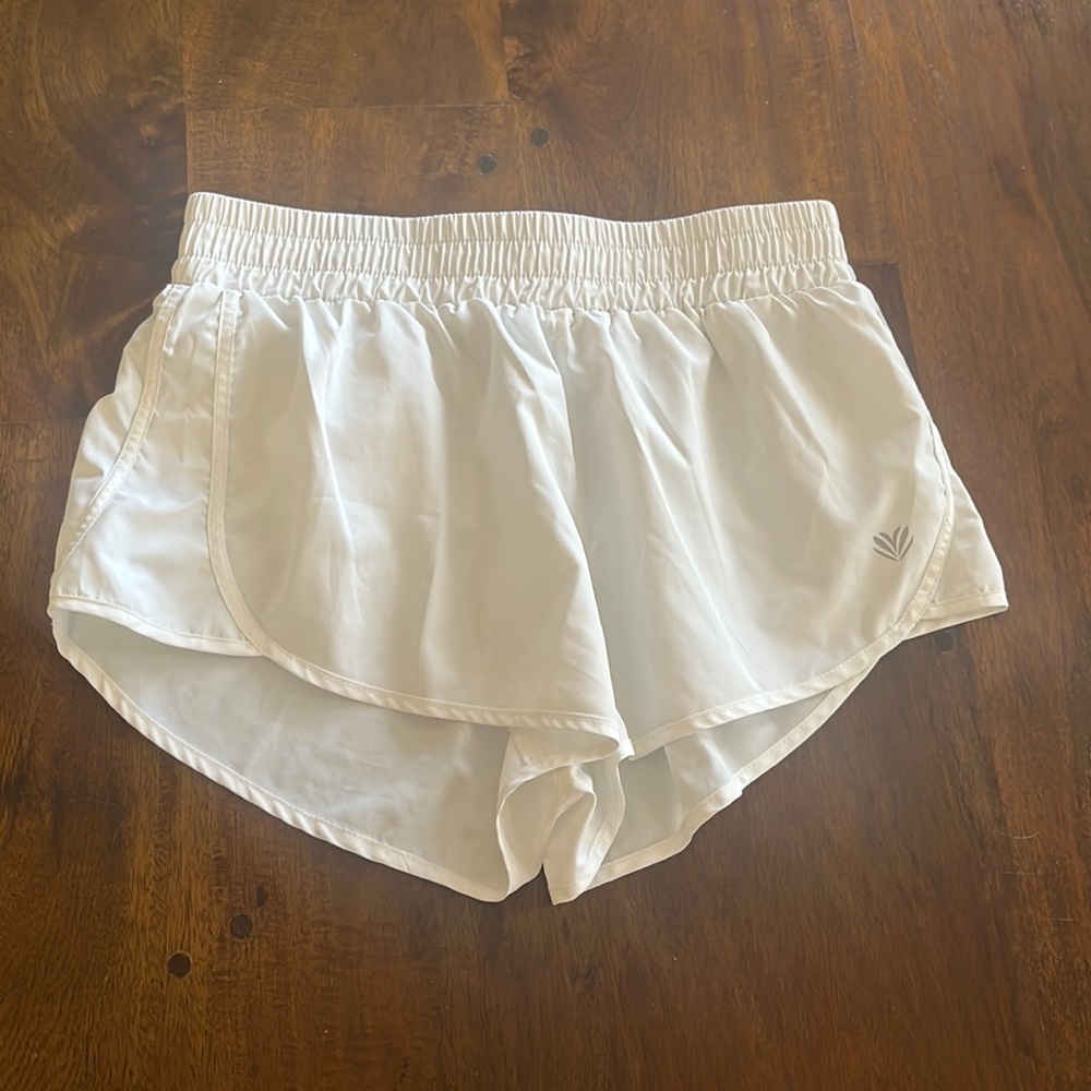 Forever 21 white athletic shorts. Great condition.